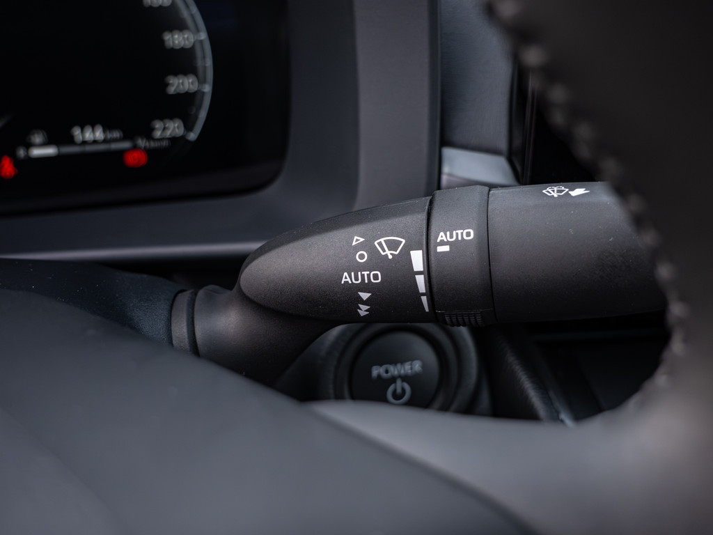 Fahrzeugansicht TOYOTA C-HR 2.0 Plug-In Hybrid FWD Teamplayer - Bild 27