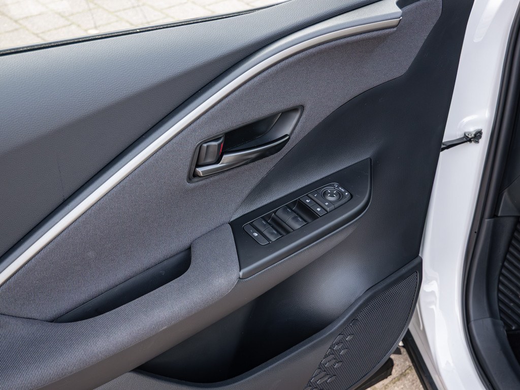 Fahrzeugansicht TOYOTA C-HR 2.0 Plug-In Hybrid FWD Teamplayer - Bild 36