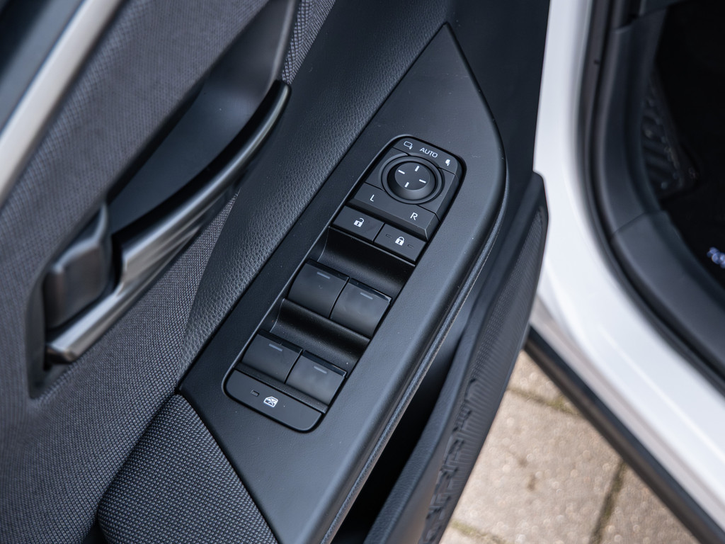 Fahrzeugansicht TOYOTA C-HR 2.0 Plug-In Hybrid FWD Teamplayer - Bild 37