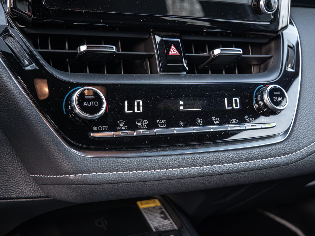 Fahrzeugansicht TOYOTA Corolla TS 1.8 Hybrid Team D - Bild 16