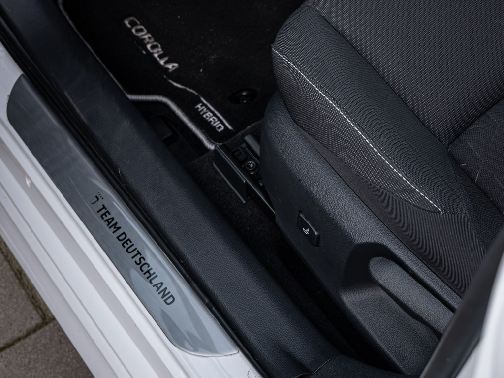 Fahrzeugansicht TOYOTA Corolla TS 1.8 Hybrid Team D - Bild 31