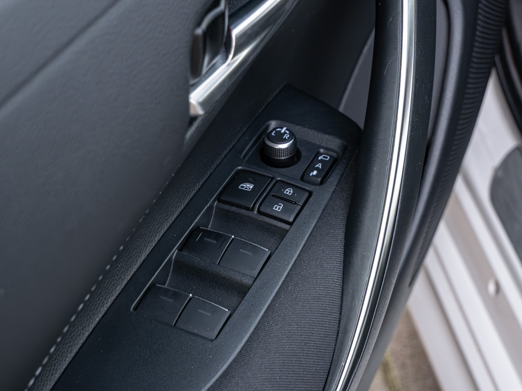 Fahrzeugansicht TOYOTA Corolla TS 1.8 Hybrid Team D - Bild 33