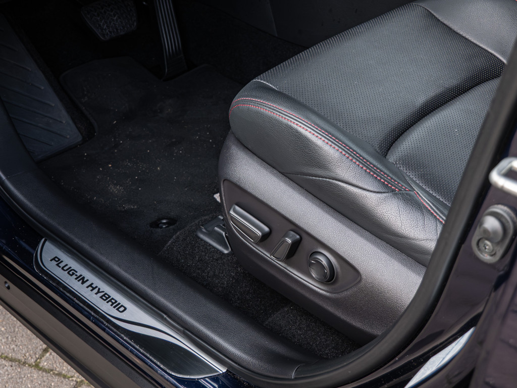 Fahrzeugansicht TOYOTA RAV 4 2.5 Plug-in Hybrid 4x4 - Bild 42