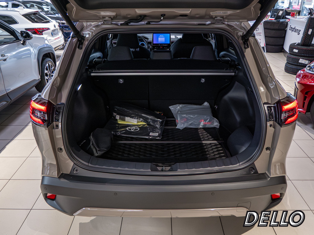 Fahrzeugansicht TOYOTA Corolla Cross 2.0 Hybrid FWD Team Deutschland - Bild 4