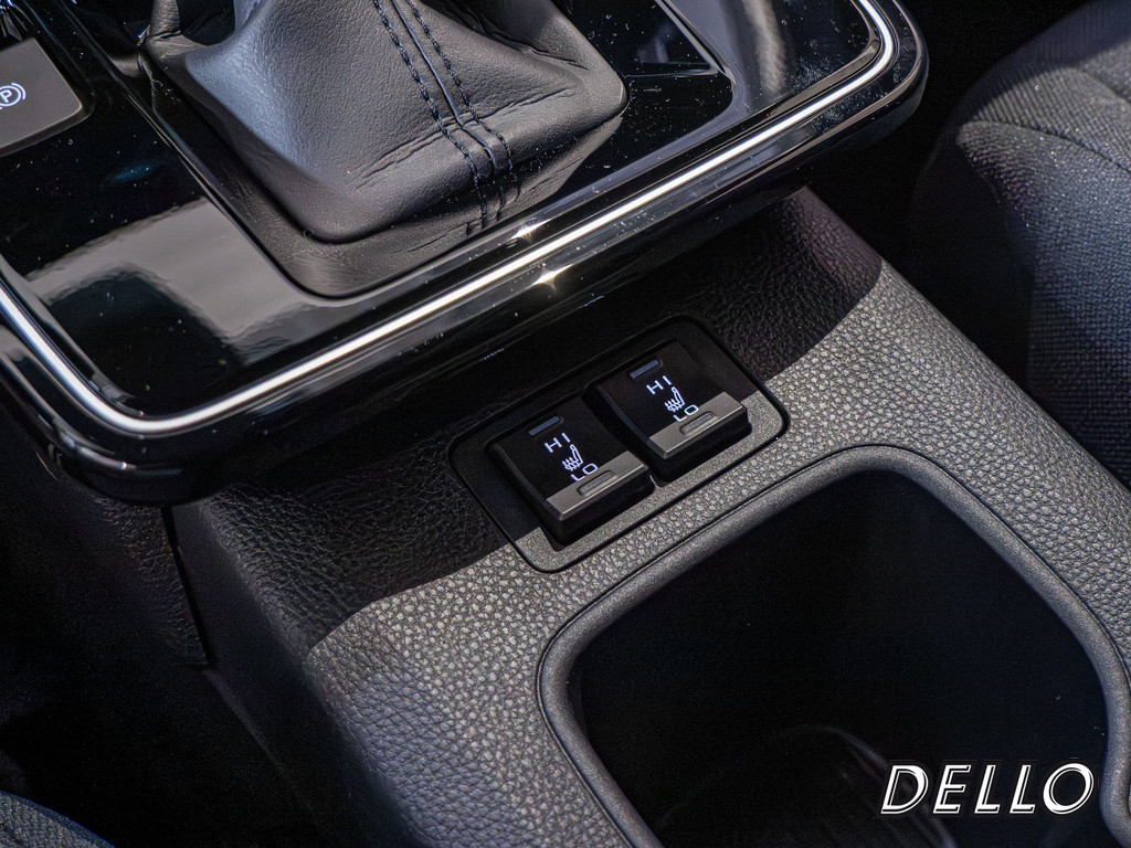 Fahrzeugansicht TOYOTA Corolla Cross 2.0 Hybrid FWD Team Deutschland - Bild 16