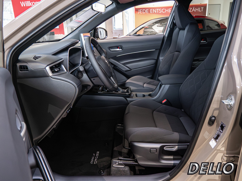 Fahrzeugansicht TOYOTA Corolla Cross 2.0 Hybrid FWD Team Deutschland - Bild 8