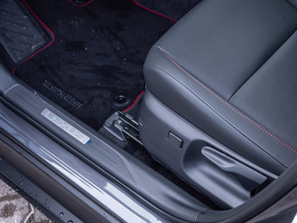 Fahrzeugansicht LEXUS LBX 1.5 FWD Emotion - Bild 31