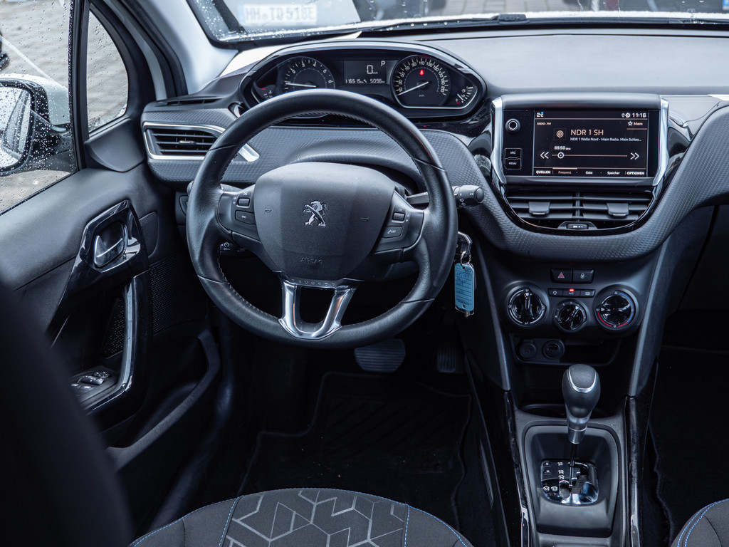 Fahrzeugansicht PEUGEOT 2008 Signature PureTech 130 - Bild 5