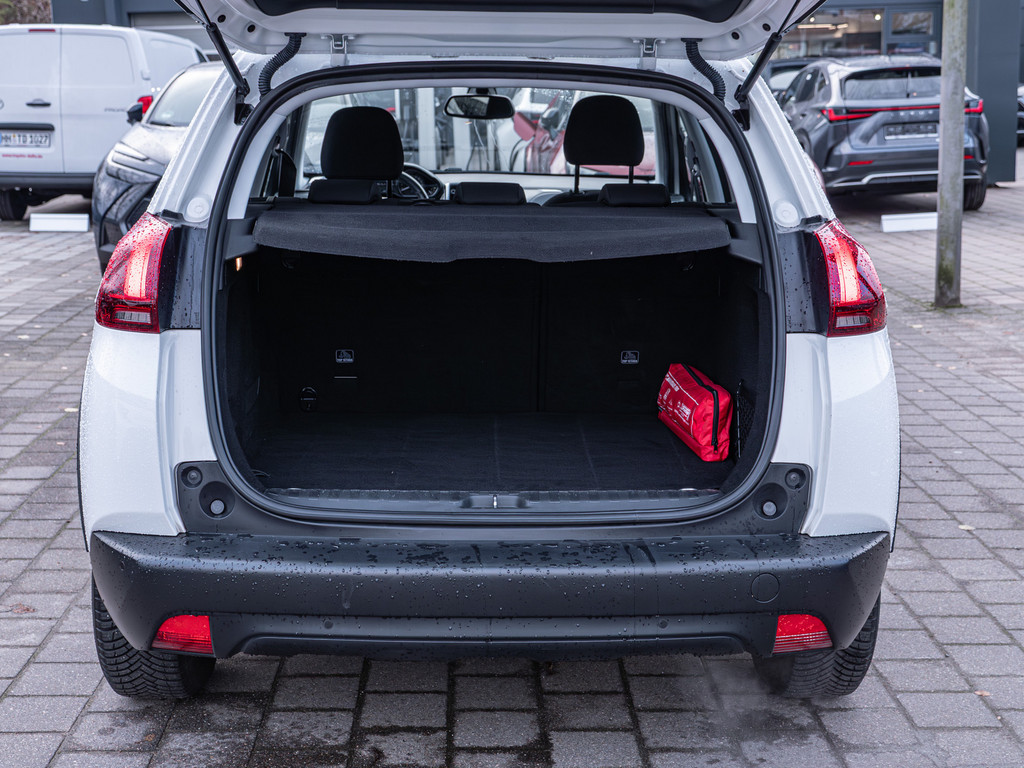 Fahrzeugansicht PEUGEOT 2008 Signature PureTech 130 - Bild 8