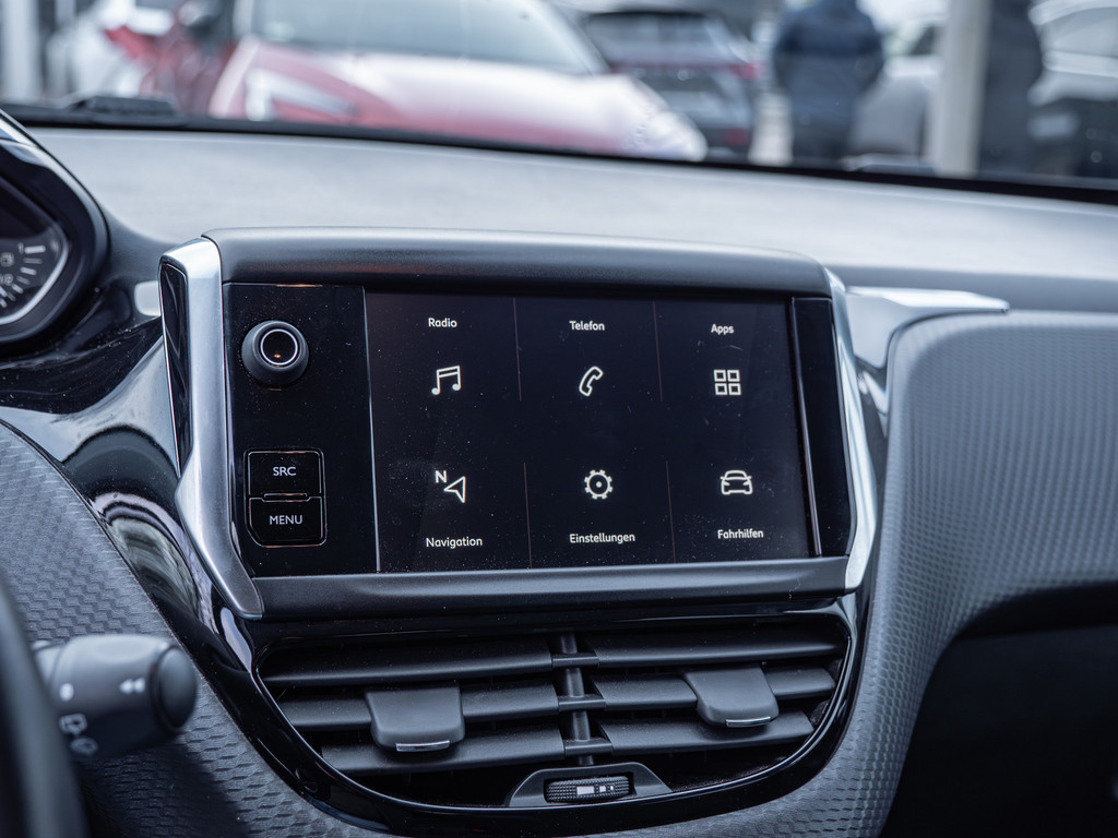 Fahrzeugansicht PEUGEOT 2008 Signature PureTech 130 - Bild 14