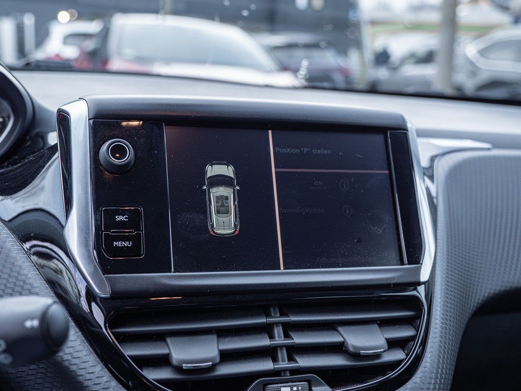 Fahrzeugansicht PEUGEOT 2008 Signature PureTech 130 - Bild 16