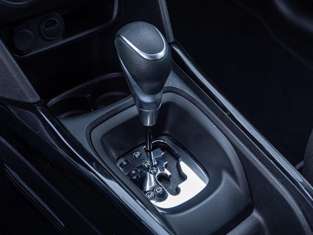 Fahrzeugansicht PEUGEOT 2008 Signature PureTech 130 - Bild 19