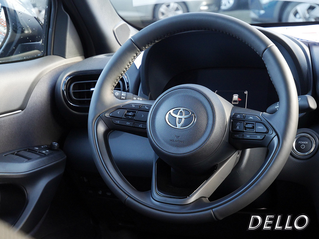 Fahrzeugansicht TOYOTA Yaris Cross 1.5 Hybrid FWD Teamplayer - Bild 2