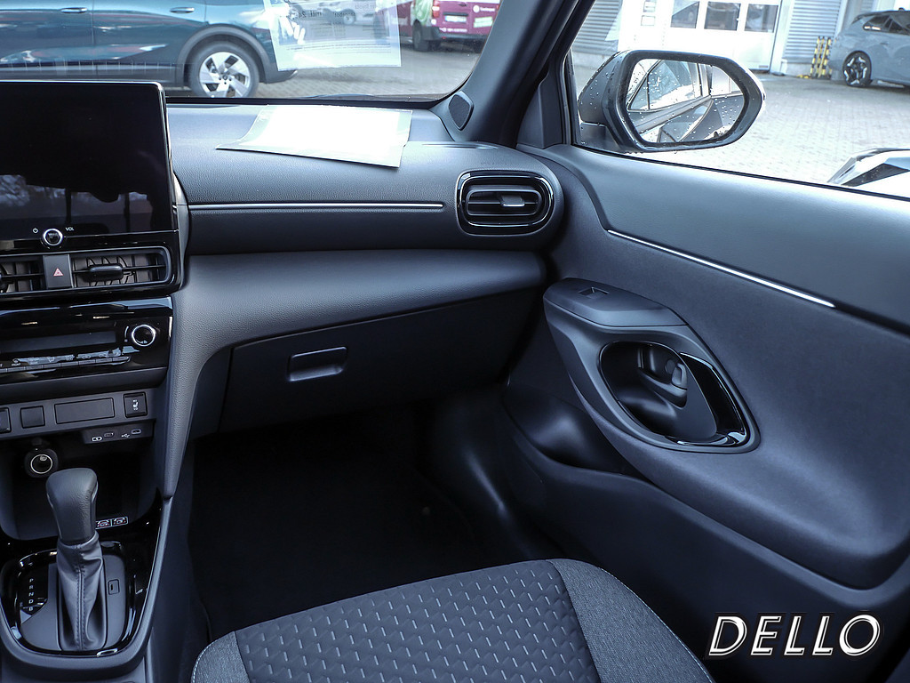 Fahrzeugansicht TOYOTA Yaris Cross 1.5 Hybrid FWD Teamplayer - Bild 4