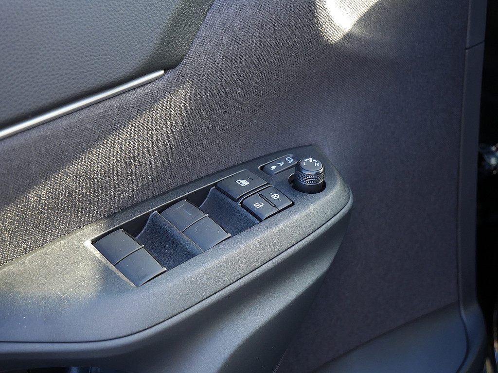 Fahrzeugansicht TOYOTA Yaris Cross 1.5 Hybrid FWD Teamplayer - Bild 10