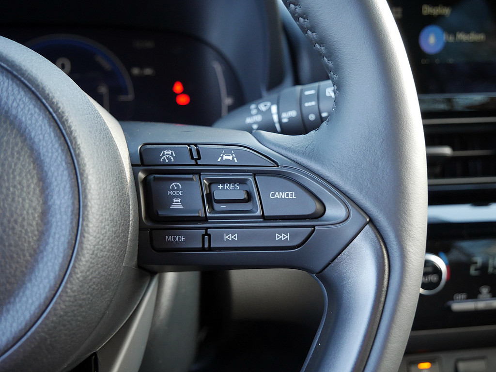 Fahrzeugansicht TOYOTA Yaris Cross 1.5 Hybrid FWD Teamplayer - Bild 25