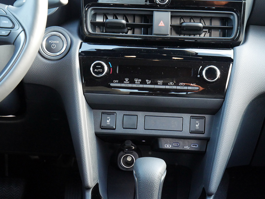 Fahrzeugansicht TOYOTA Yaris Cross Teamplayer - Bild 3