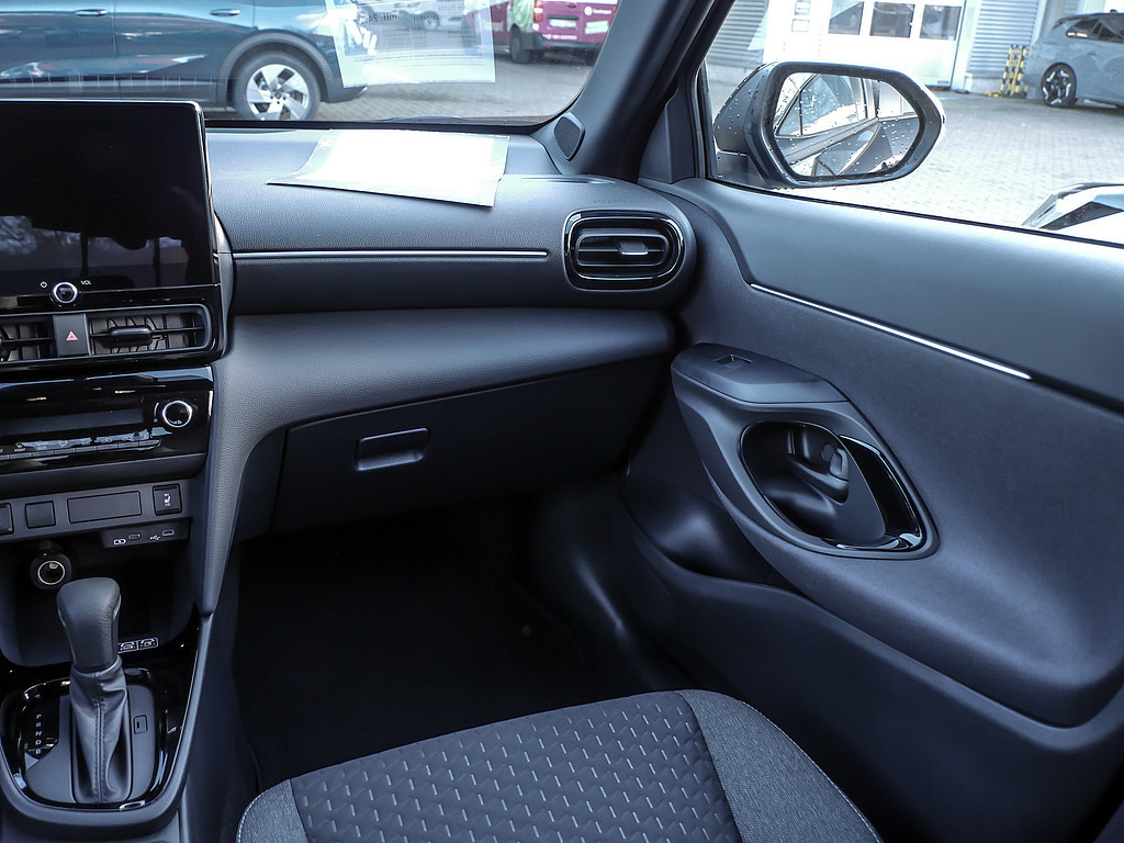 Fahrzeugansicht TOYOTA Yaris Cross Teamplayer - Bild 4