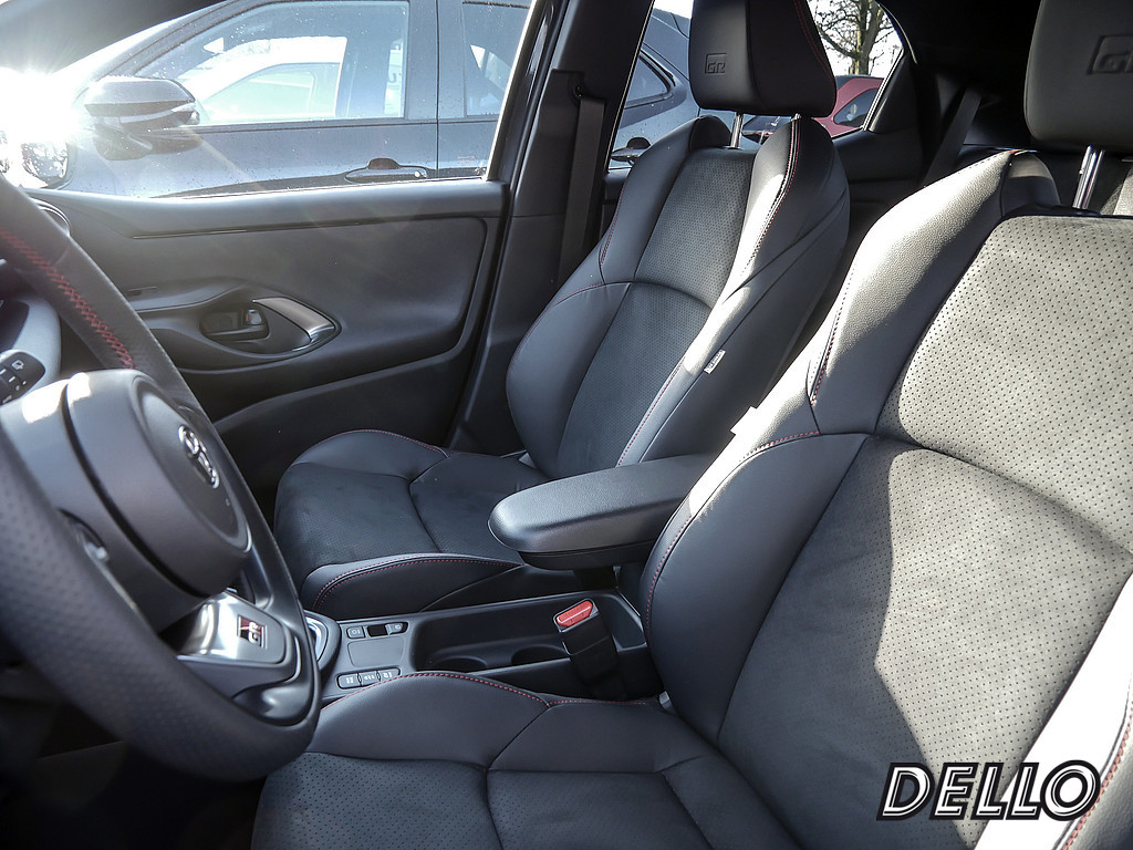 Fahrzeugansicht TOYOTA Yaris Hybrid 1.5 VVT-i GR Sport - Bild 32