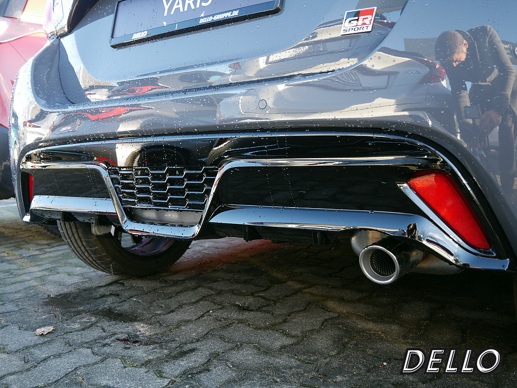 Fahrzeugansicht TOYOTA Yaris Hybrid 1.5 VVT-i GR Sport - Bild 8