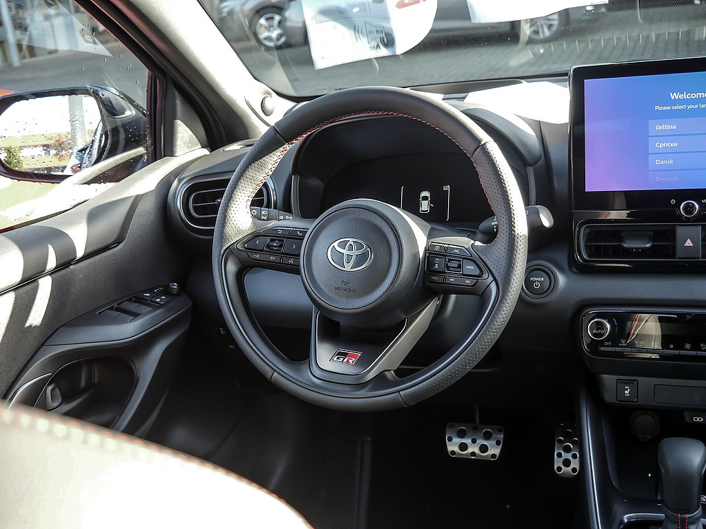 Fahrzeugansicht TOYOTA Yaris Hybrid 1.5 VVT-i GR Sport - Bild 2