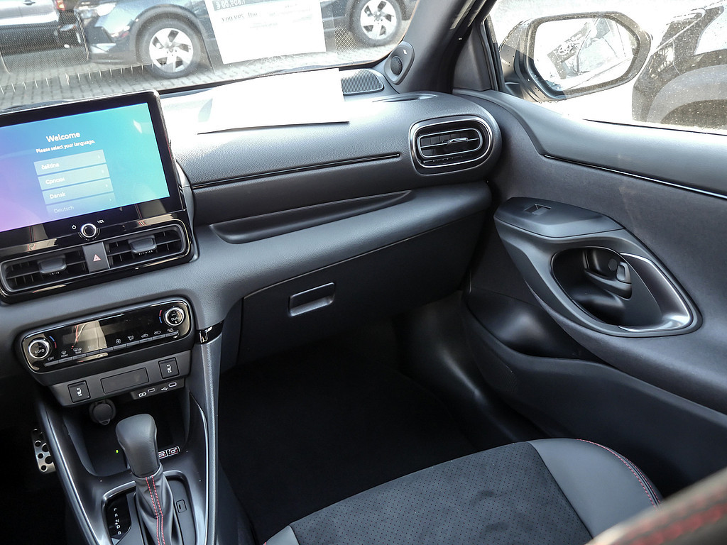 Fahrzeugansicht TOYOTA Yaris Hybrid 1.5 VVT-i GR Sport - Bild 3