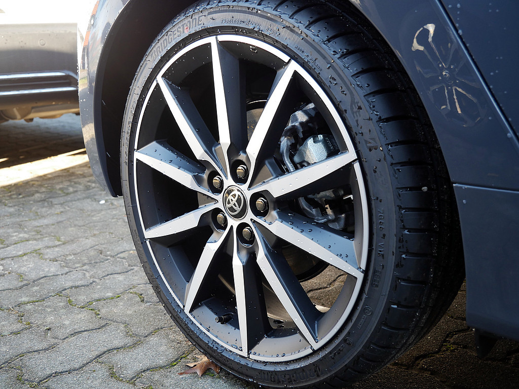 Fahrzeugansicht TOYOTA Yaris Hybrid 1.5 VVT-i GR Sport - Bild 5