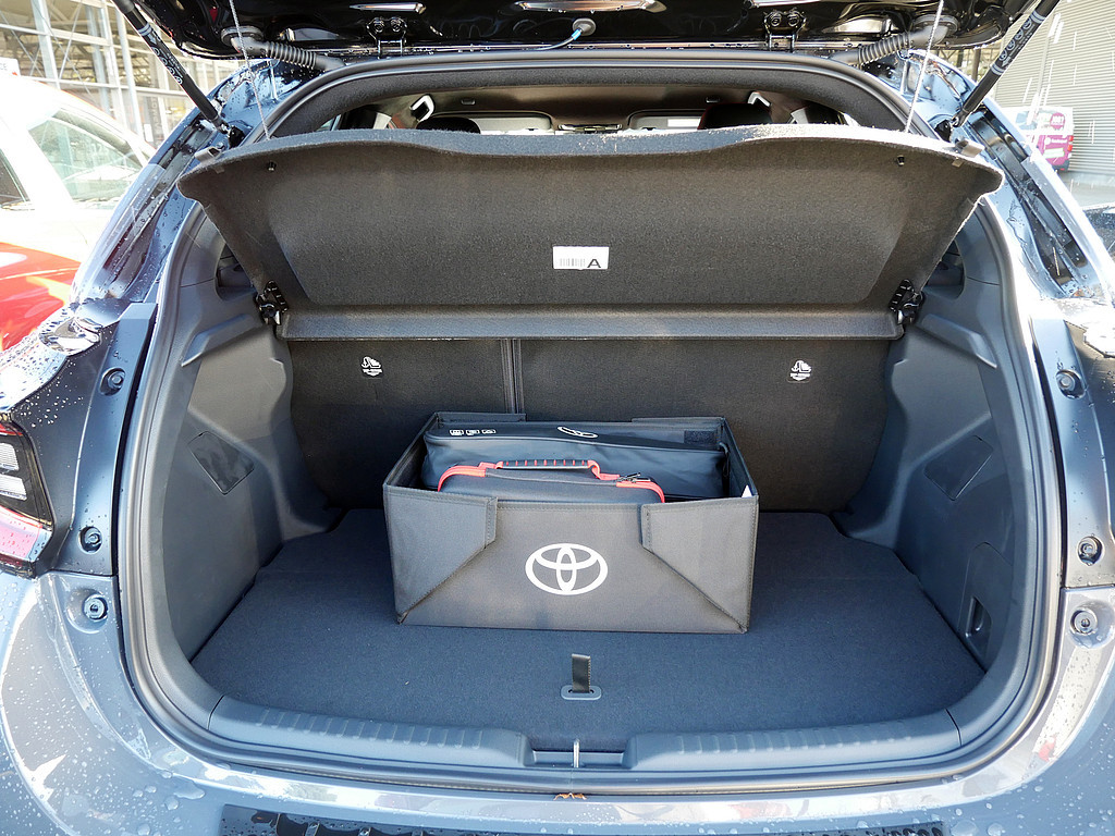 Fahrzeugansicht TOYOTA Yaris Hybrid 1.5 VVT-i GR Sport - Bild 6