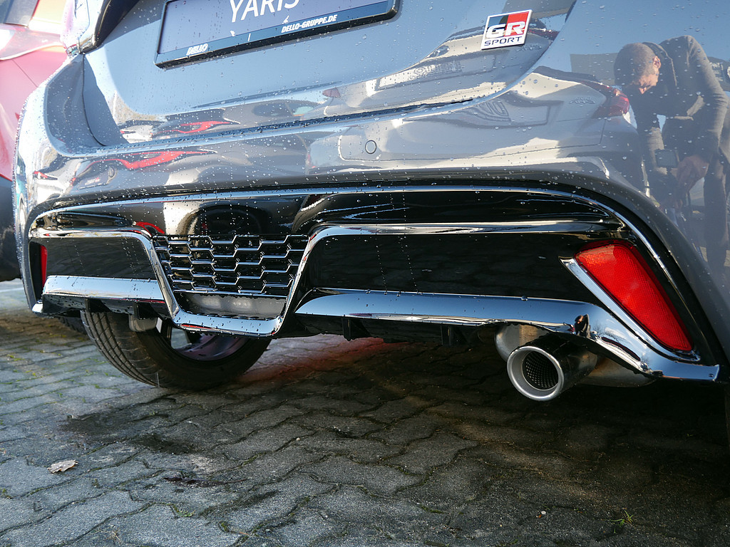 Fahrzeugansicht TOYOTA Yaris Hybrid 1.5 VVT-i GR Sport - Bild 8