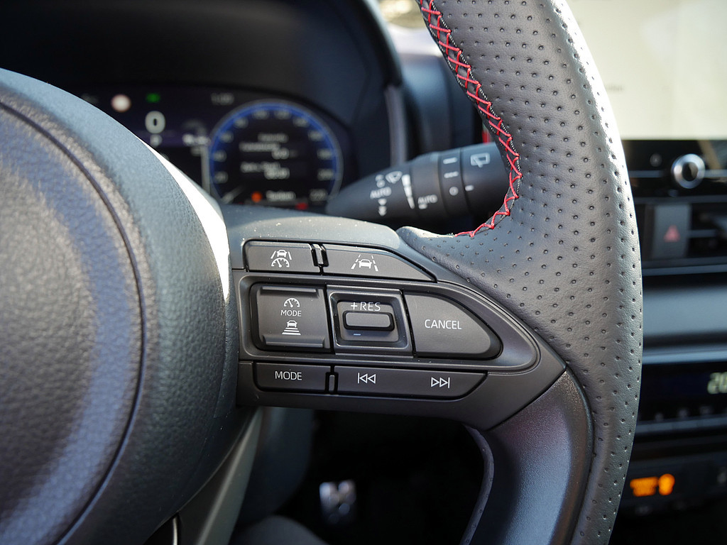 Fahrzeugansicht TOYOTA Yaris Hybrid 1.5 VVT-i GR Sport - Bild 26