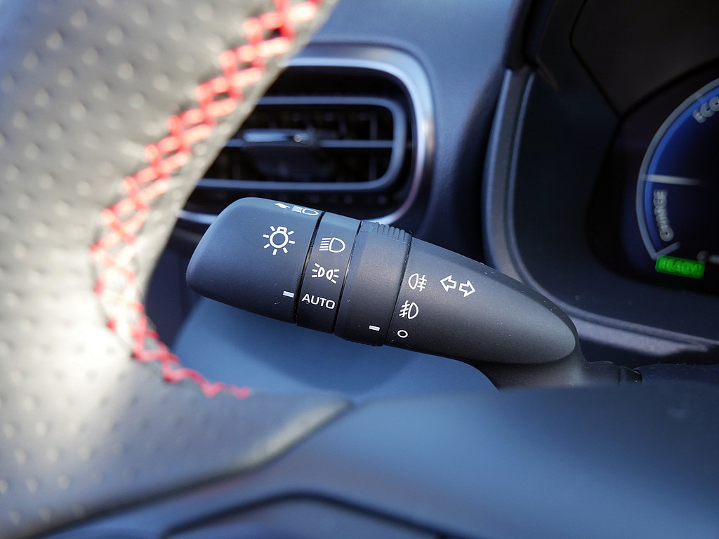 Fahrzeugansicht TOYOTA Yaris Hybrid 1.5 VVT-i GR Sport - Bild 27