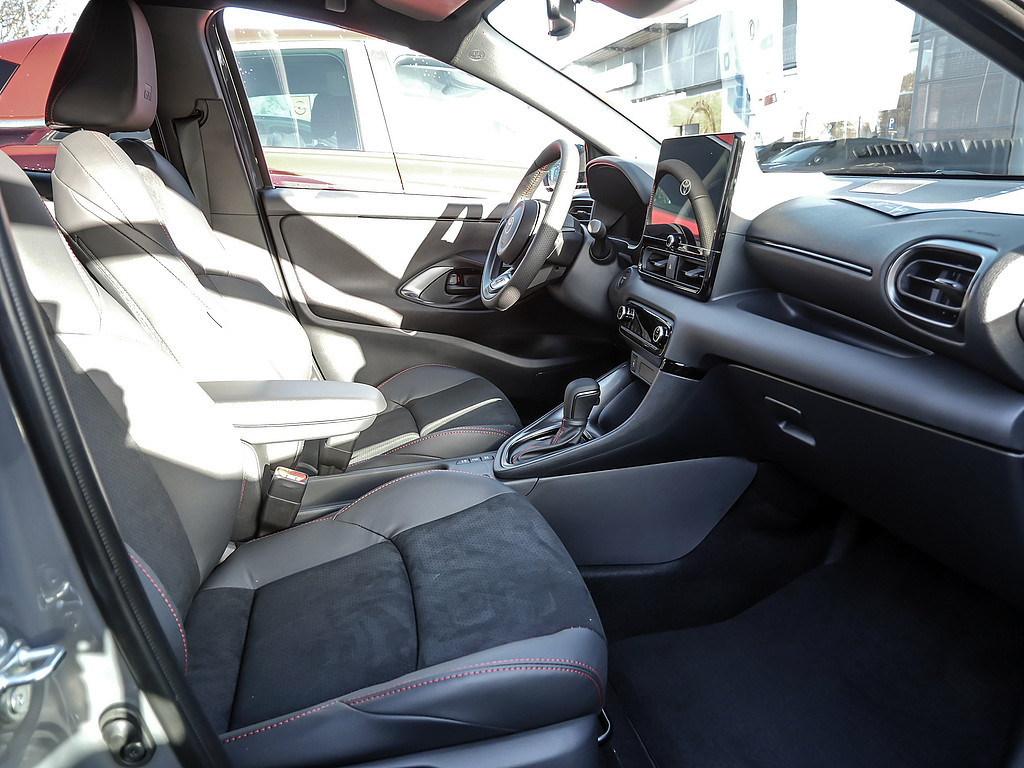 Fahrzeugansicht TOYOTA Yaris Hybrid 1.5 VVT-i GR Sport - Bild 42