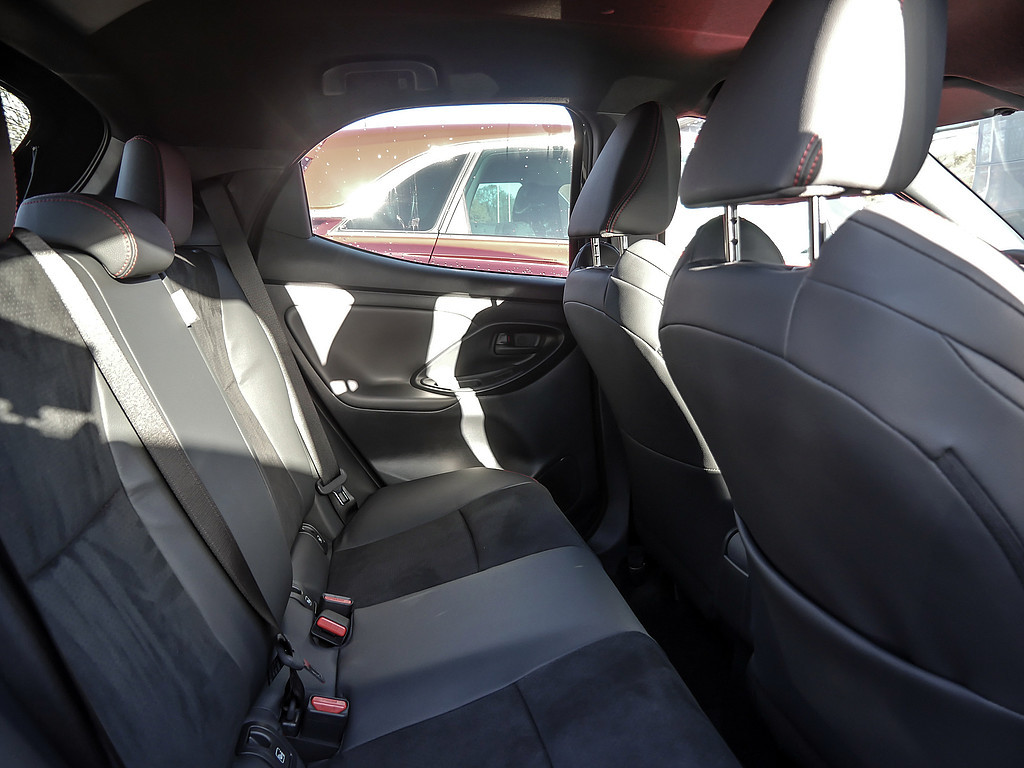 Fahrzeugansicht TOYOTA Yaris Hybrid 1.5 VVT-i GR Sport - Bild 43