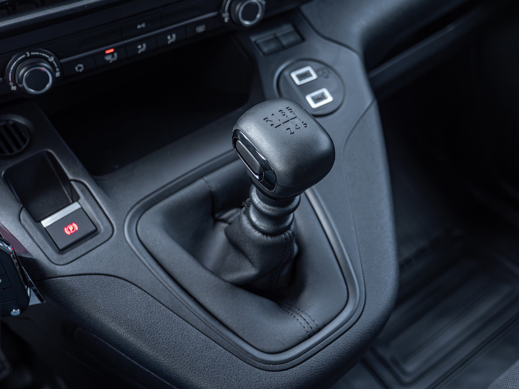 Fahrzeugansicht TOYOTA Proace City 1.2 L1 Meister - Bild 9