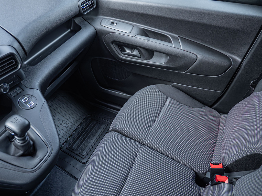 Fahrzeugansicht TOYOTA Proace City 1.2 L1 Meister - Bild 11