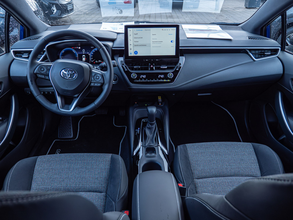 Fahrzeugansicht TOYOTA Corolla 2.0 Hybrid Teamplayer - Bild 2