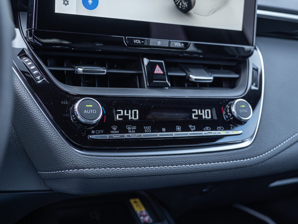 Fahrzeugansicht TOYOTA Corolla 2.0 Hybrid Teamplayer - Bild 15