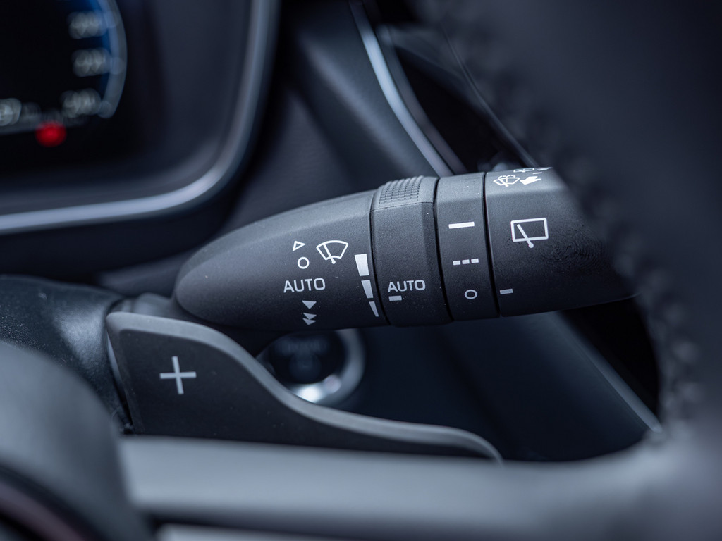 Fahrzeugansicht TOYOTA Corolla 2.0 Hybrid Teamplayer - Bild 24