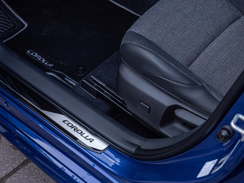 Fahrzeugansicht TOYOTA Corolla 2.0 Hybrid Teamplayer - Bild 31