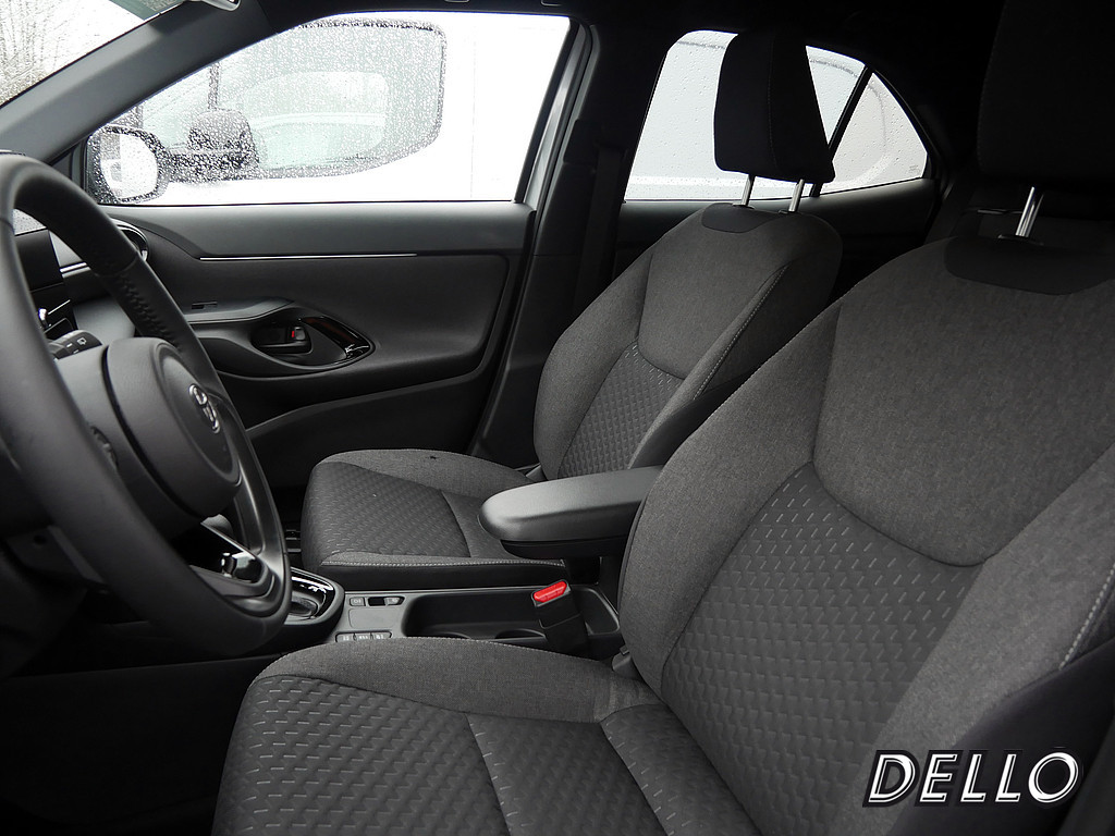 Fahrzeugansicht TOYOTA Yaris Cross 1.5 Hybrid FWD Teamplayer - Bild 8