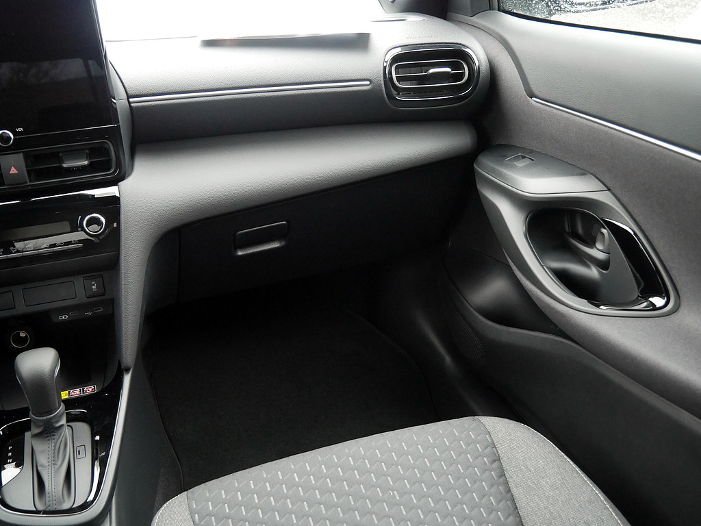 Fahrzeugansicht TOYOTA Yaris Cross Teamplayer - Bild 2