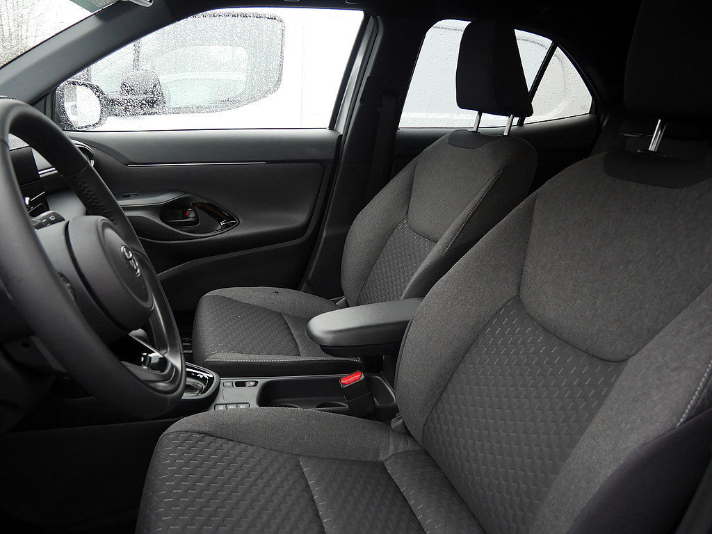 Fahrzeugansicht TOYOTA Yaris Cross Teamplayer - Bild 8