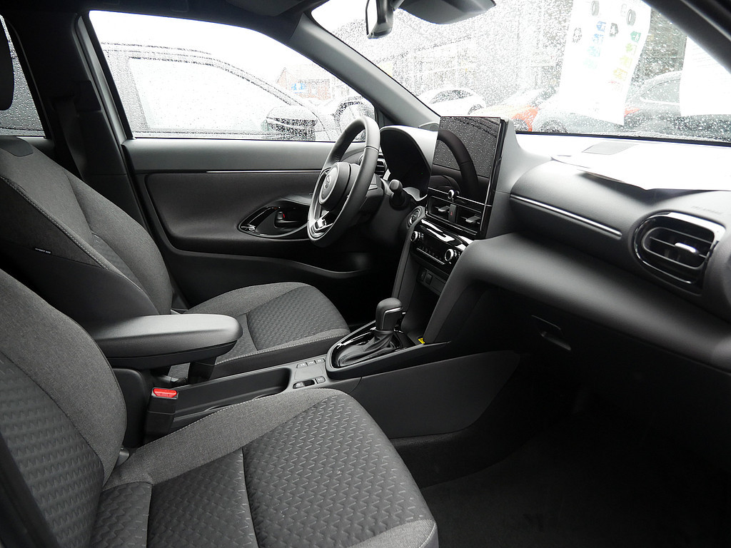 Fahrzeugansicht TOYOTA Yaris Cross Teamplayer - Bild 28