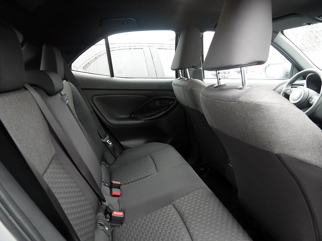 Fahrzeugansicht TOYOTA Yaris Cross Teamplayer - Bild 29