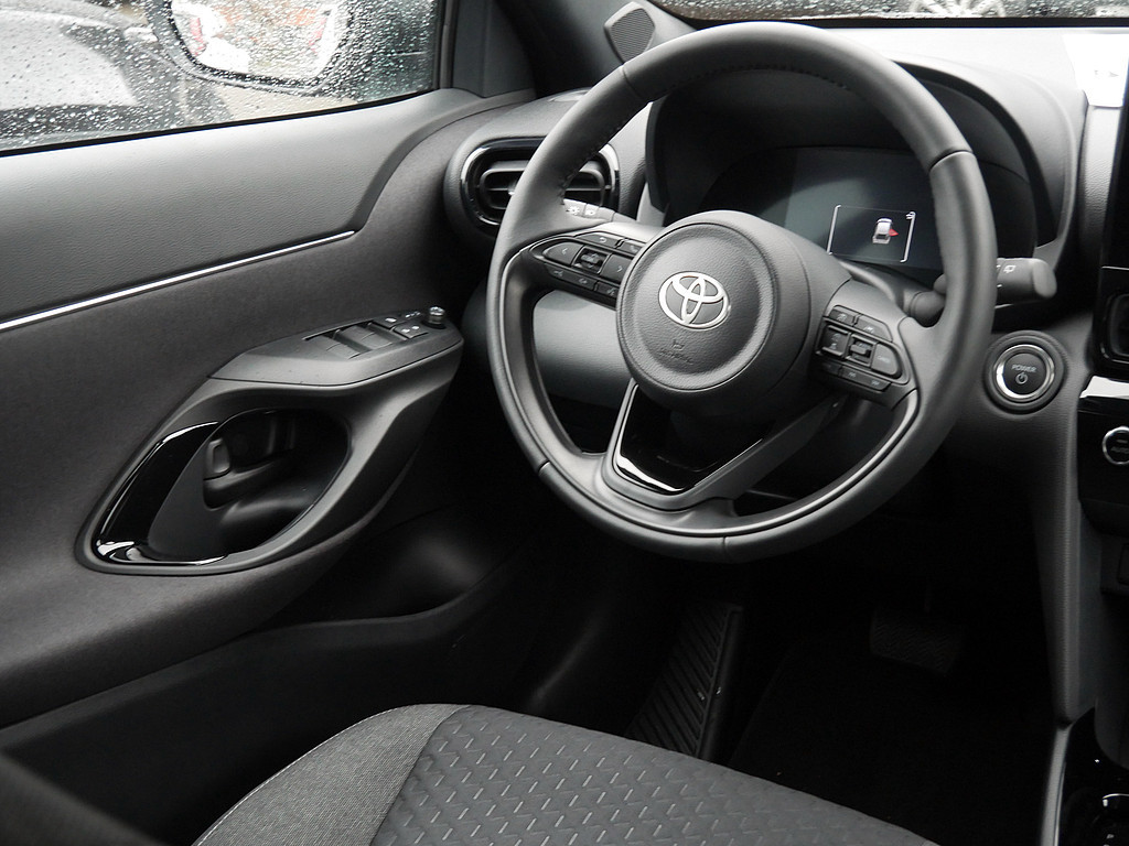 Fahrzeugansicht TOYOTA Yaris Cross Teamplayer - Bild 31