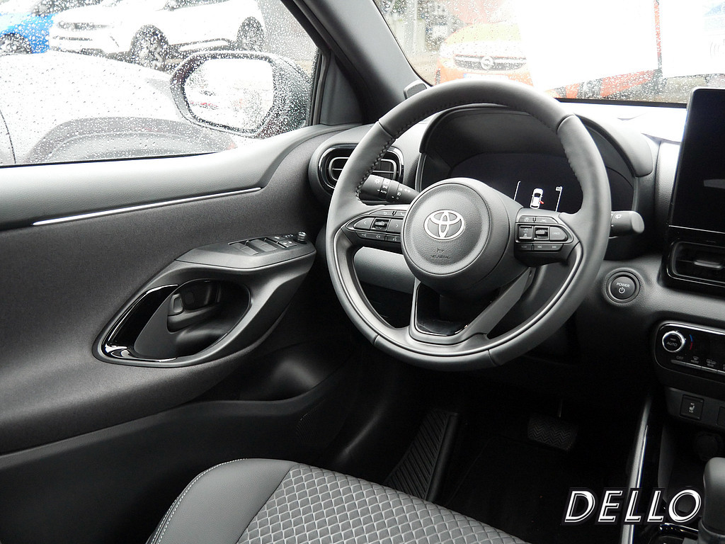 Fahrzeugansicht TOYOTA Yaris Hybrid 1.5 VVT-i Style Plus - Bild 3