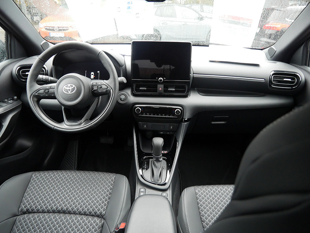 Fahrzeugansicht TOYOTA Yaris Hybrid 1.5 VVT-i Style Plus - Bild 2