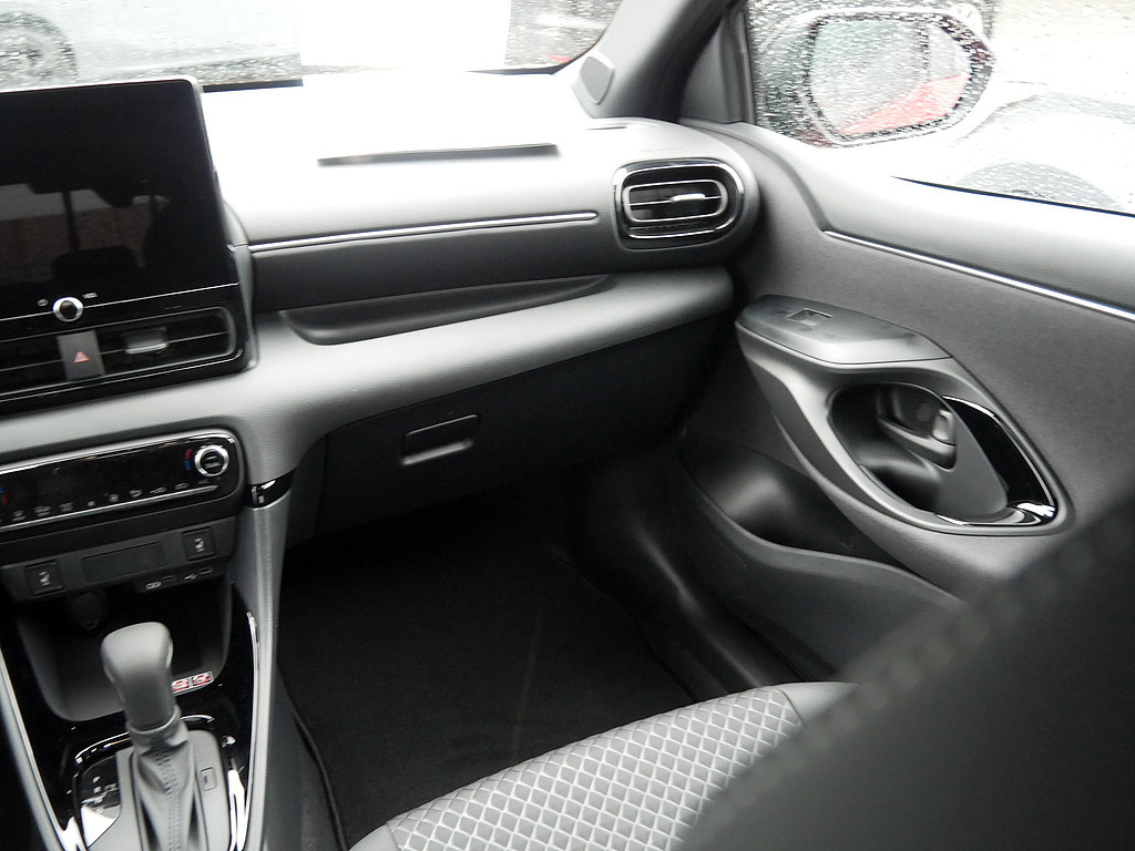 Fahrzeugansicht TOYOTA Yaris Hybrid 1.5 VVT-i Style Plus - Bild 4