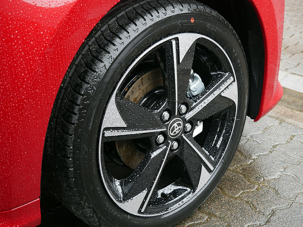 Fahrzeugansicht TOYOTA Yaris Hybrid 1.5 VVT-i Style Plus - Bild 6