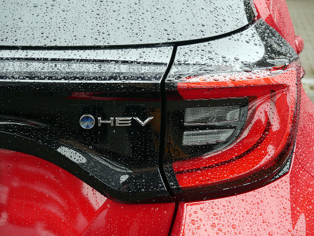 Fahrzeugansicht TOYOTA Yaris Hybrid 1.5 VVT-i Style Plus - Bild 8